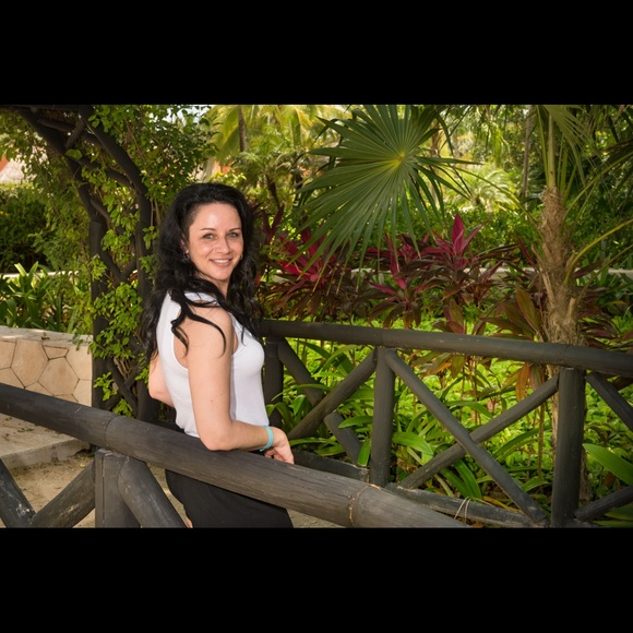 Meet your Posher, Karine - Picture 1 of 1